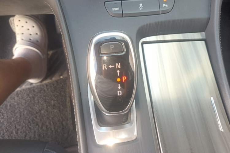 Used Buick LaCrosse 2018 20T Elite Edition Gear Lever