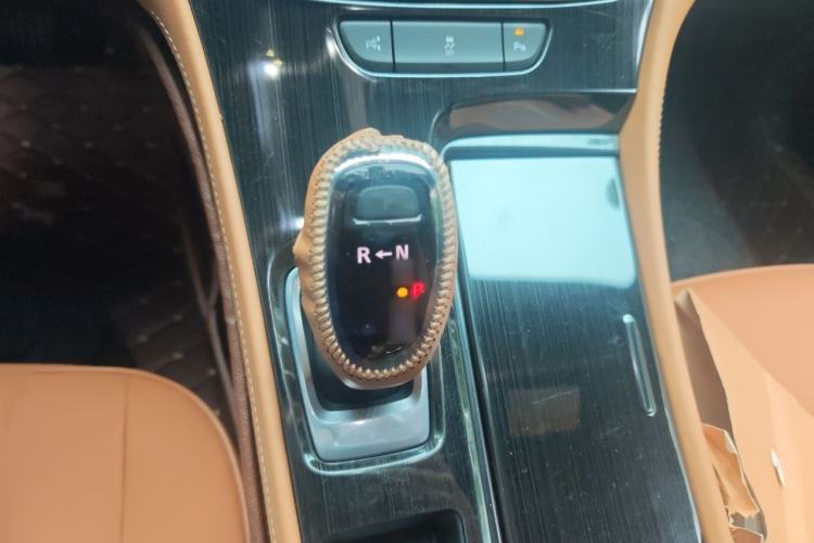 Used Buick LaCrosse 2018 28T Elite Edition Gear Lever