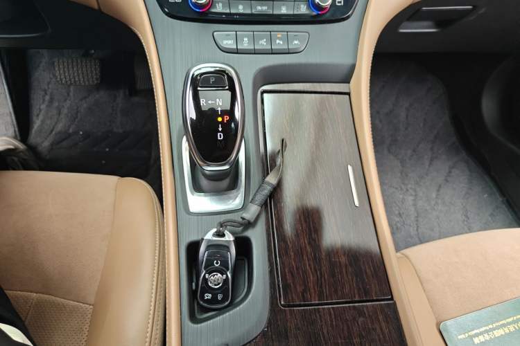 Used Buick LaCrosse 2018 28T Luxury Model Gear Lever