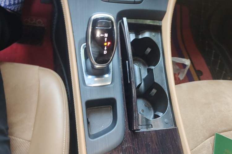 Used Buick LaCrosse 2018 28T Elite Edition Gear Lever