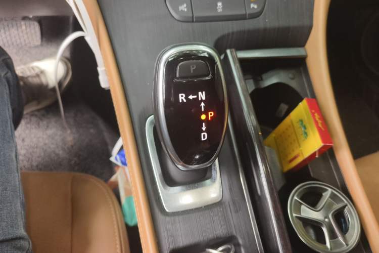 Used Buick LaCrosse 2018 28T Elite Edition Gear Lever