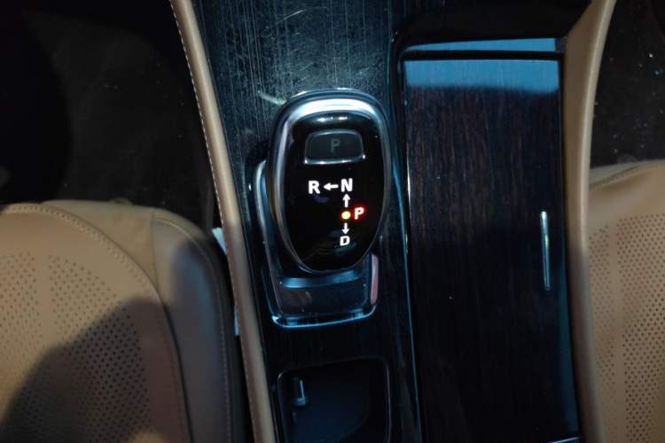 Used Buick LaCrosse 2018 20T Luxury Model Gear Lever