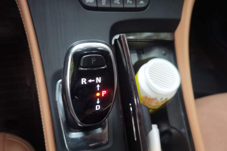 Used Buick LaCrosse 2018 28T Luxury Model Gear Lever