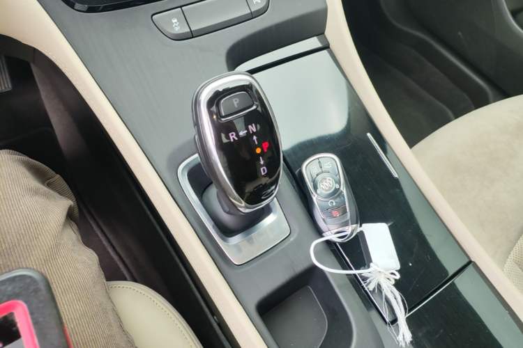Used Buick LaCrosse 2018 30H Elite Edition Gear Lever