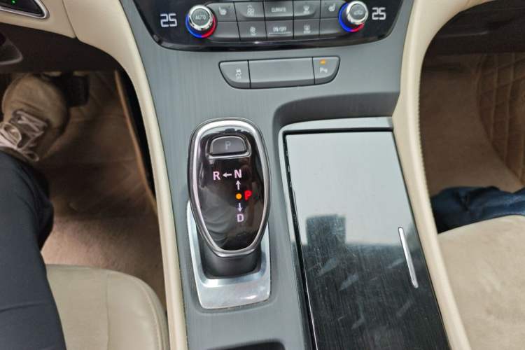 Used Buick LaCrosse 2018 30H Elite Edition Gear Lever
