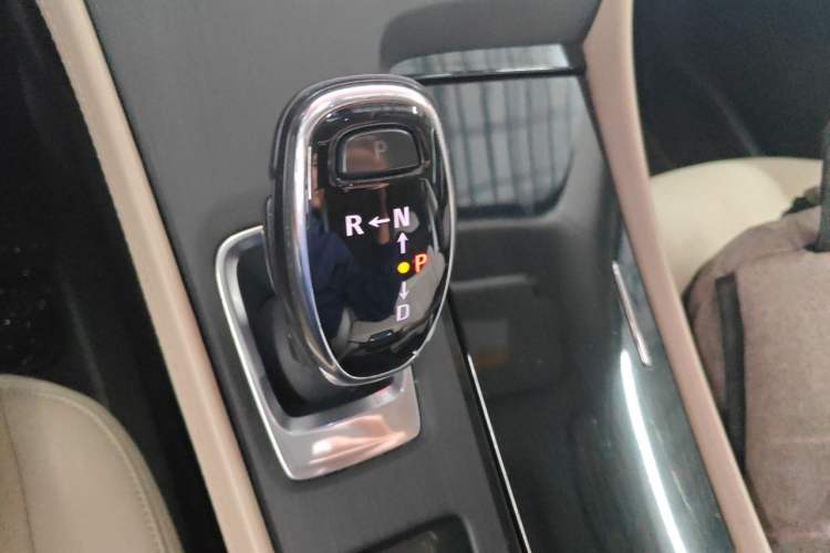 Used Buick LaCrosse 2018 30H Elite Edition Gear Lever