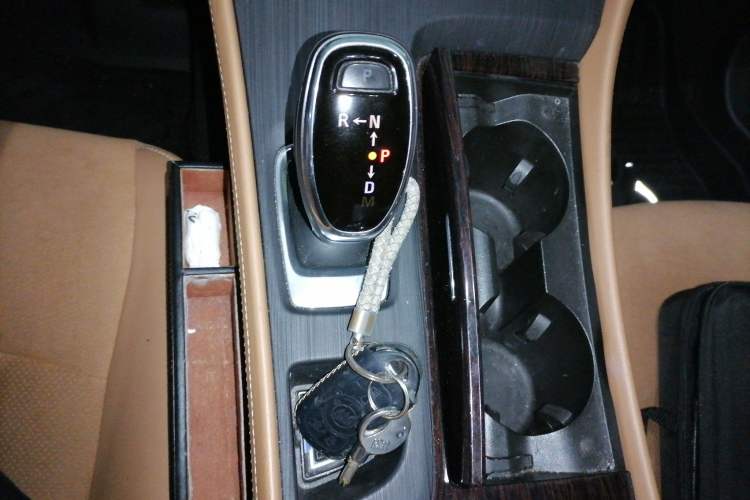 Used Buick LaCrosse 2018 28T Elite Edition Gear Lever
