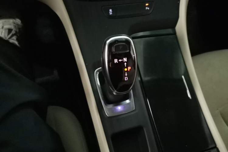 Used Buick LaCrosse 2018 30H Elite Edition Gear Lever