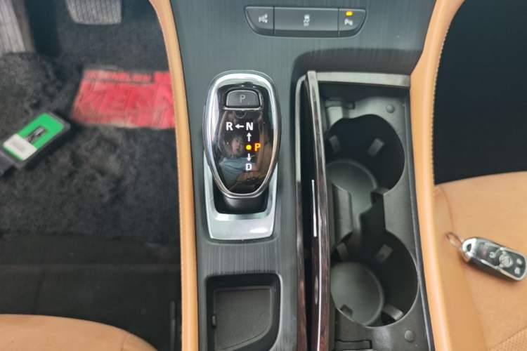 Used Buick LaCrosse 2018 28T Elite Edition Gear Lever