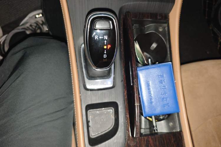 Used Buick LaCrosse 2018 28T Luxury Model Gear Lever