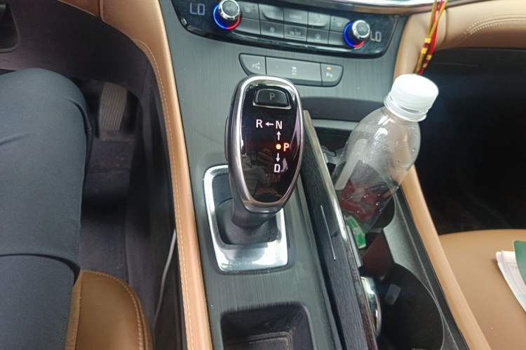 Used Buick LaCrosse 2018 28T Elite Edition Gear Lever