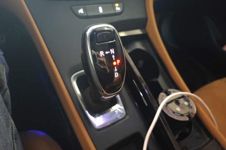 Used Buick LaCrosse 2018 28T Elite Edition Gear Lever