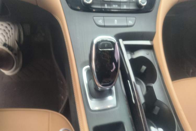 Used Buick LaCrosse 2018 28T Elite Edition Gear Lever