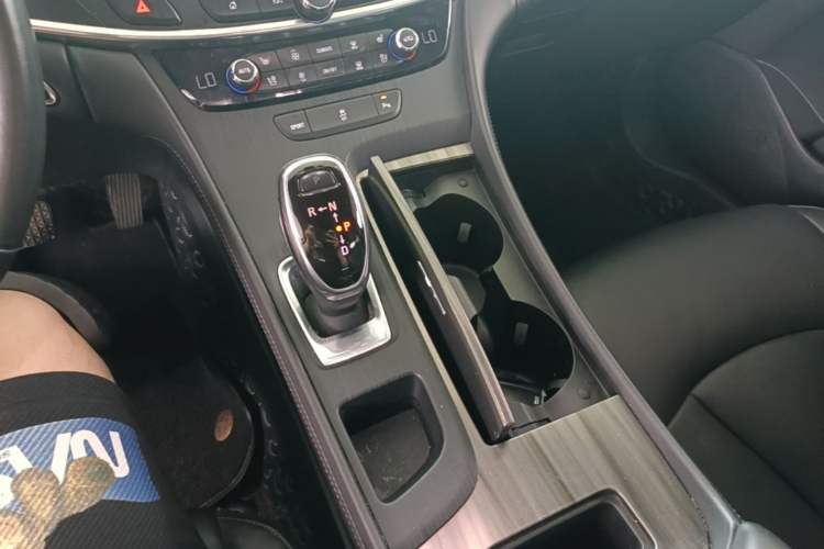 Used Buick LaCrosse 2018 20T Elite Edition Gear Lever