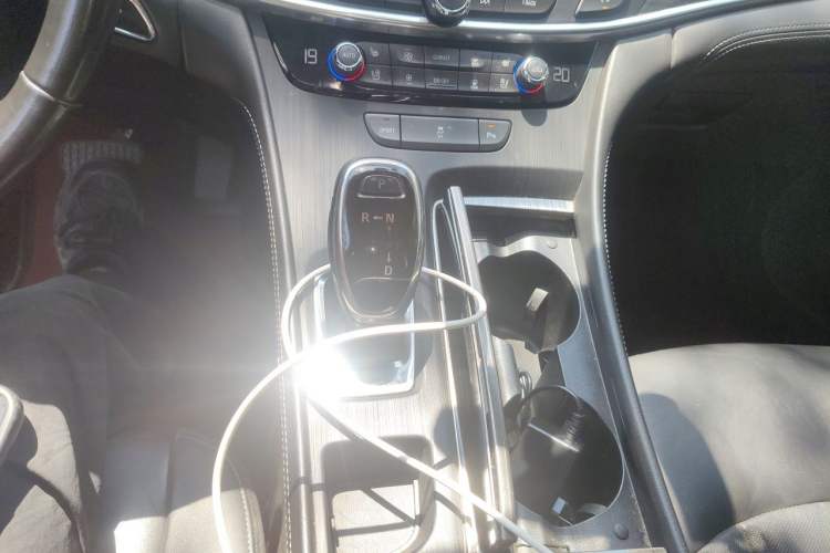 Used Buick LaCrosse 2018 20T Elite Edition Gear Lever