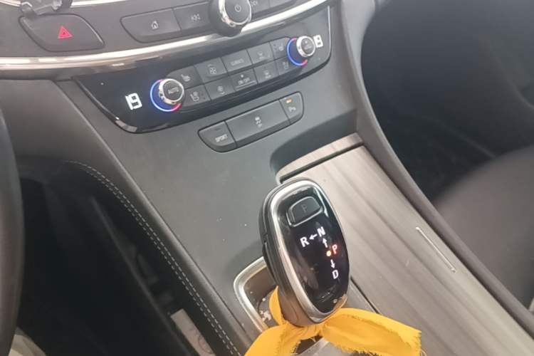 Used Buick LaCrosse 2018 20T Elite Edition Gear Lever