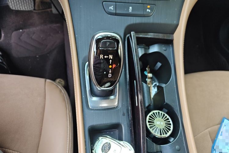 Used Buick LaCrosse 2018 28T Elite Edition Gear Lever