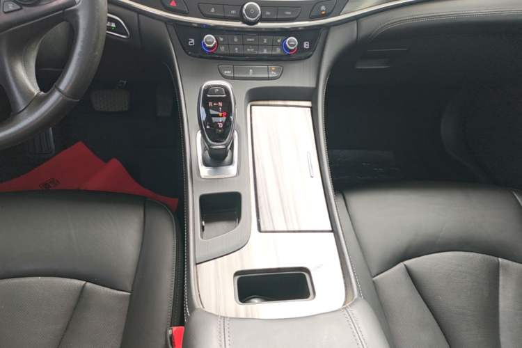 Used Buick LaCrosse 2018 20T Elite Edition Gear Lever
