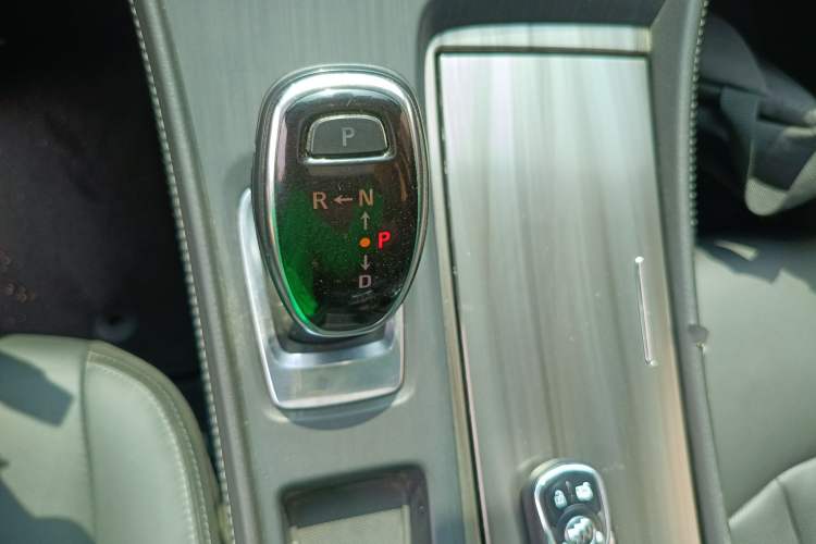 Used Buick LaCrosse 2018 20T Elite Edition Gear Lever