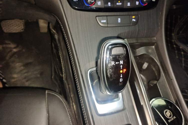 Used Buick LaCrosse 2018 20T Elite Edition Gear Lever
