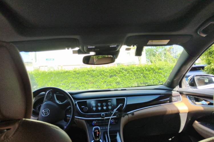 Used Buick LaCrosse 2018 28T Luxury Model Headliner