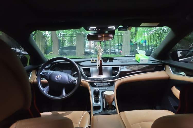 Used Buick LaCrosse 2018 28T Elite Edition Headliner