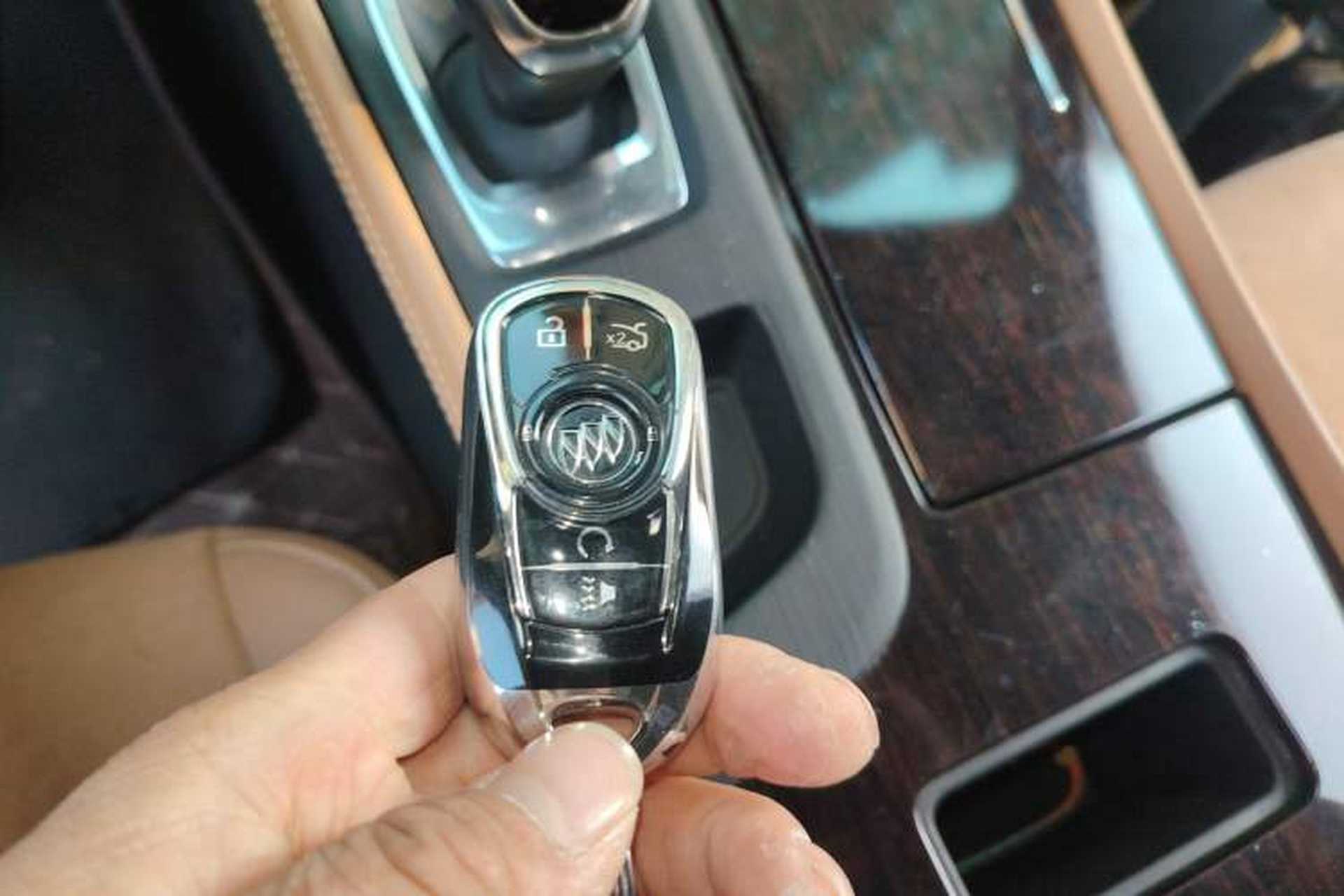 Used Buick LaCrosse 2018 28T Luxury Model Interior 1