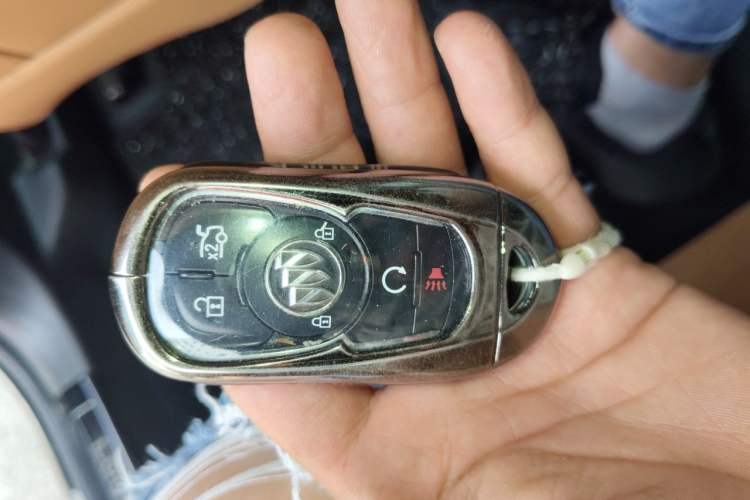 Used Buick LaCrosse 2018 28T Luxury Model Interior 1
