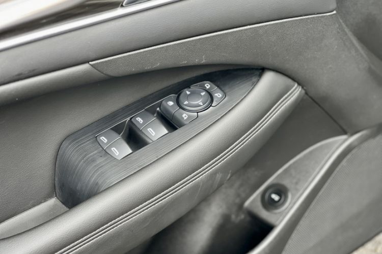 Used Buick LaCrosse 2018 20T Elite Edition Interior 12