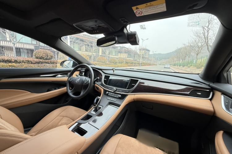 Used Buick LaCrosse 2018 28T Luxury Model Interior 2
