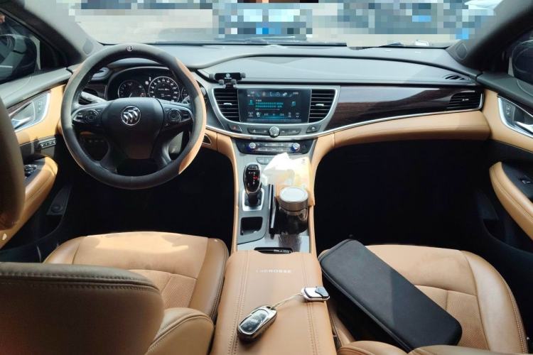 Used Buick LaCrosse 2018 28T Luxury Model Interior 2