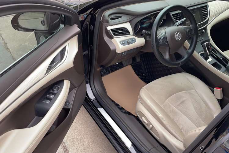 Used Buick LaCrosse 2018 30H Elite Edition Interior 2