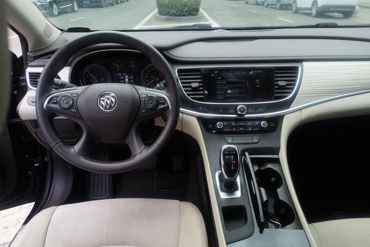 Used Buick LaCrosse 2018 30H Elite Edition Interior 3
