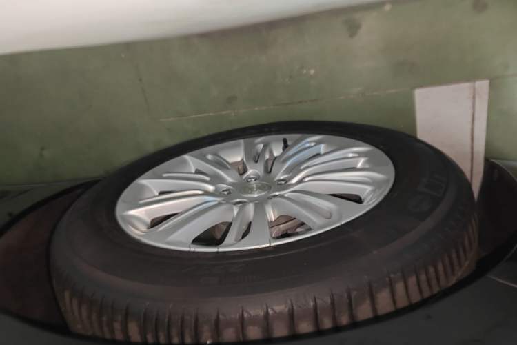 Used Buick LaCrosse 2018 30H Elite Edition Left Front Wheel Hub