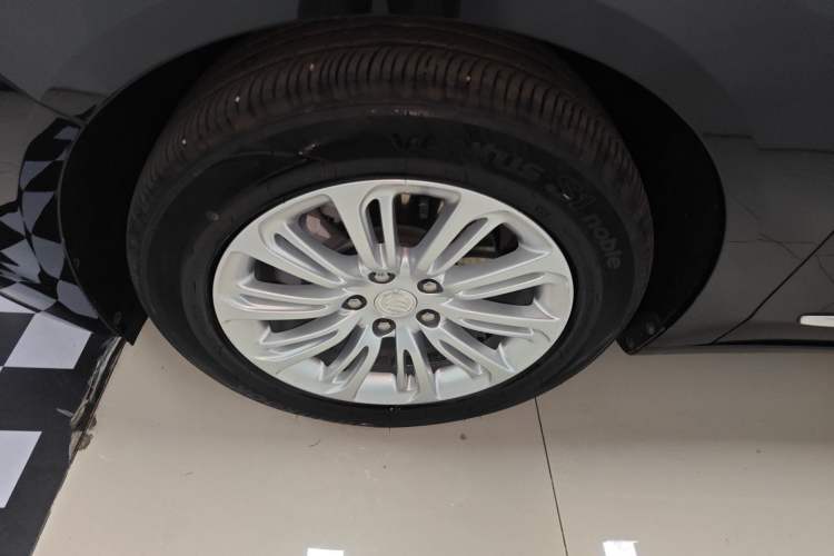 Used Buick LaCrosse 2018 20T Luxury Model Left Front Wheel Hub