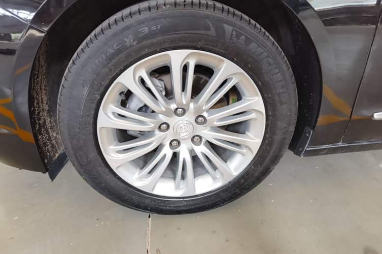 Used Buick LaCrosse 2018 20T Elite Edition Left Front Wheel Hub