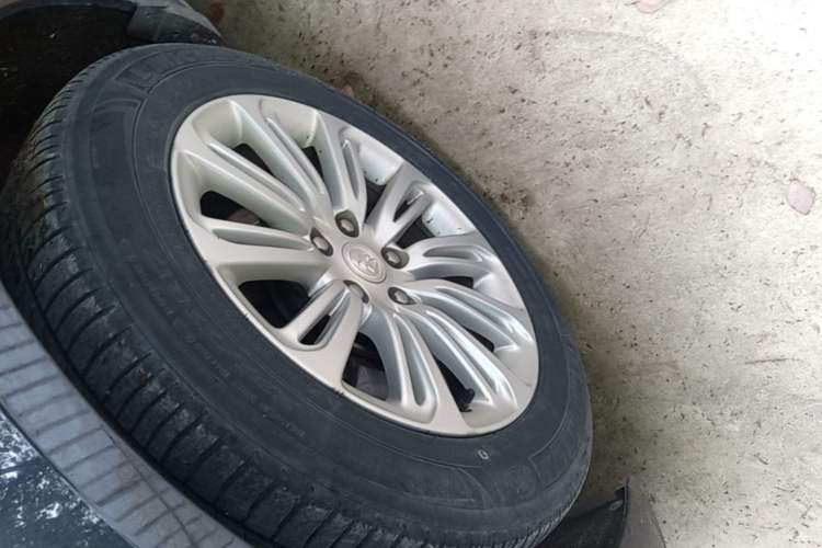 Used Buick LaCrosse 2018 20T Elite Edition Left Front Wheel Hub