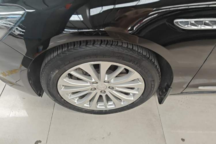 Used Buick LaCrosse 2018 28T Elite Edition Left Front Wheel Hub
