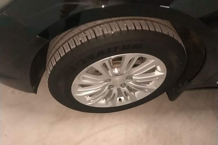 Used Buick LaCrosse 2018 20T Leading Model Left Front Wheel Hub