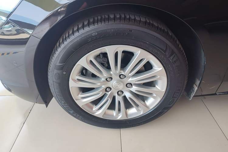 Used Buick LaCrosse 2018 20T Luxury Model Left Front Wheel Hub