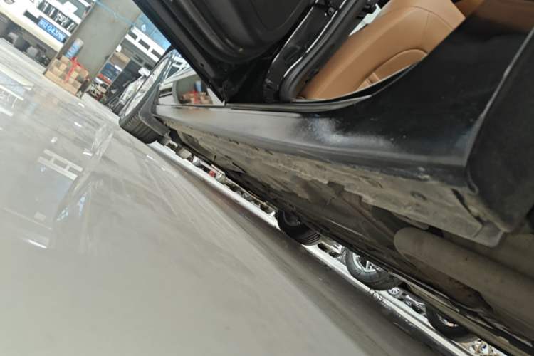 Used Buick LaCrosse 2018 28T Elite Edition Left Side Sill