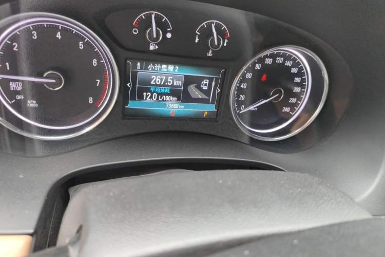 Used Buick LaCrosse 2018 28T Elite Edition Odometer Close Up