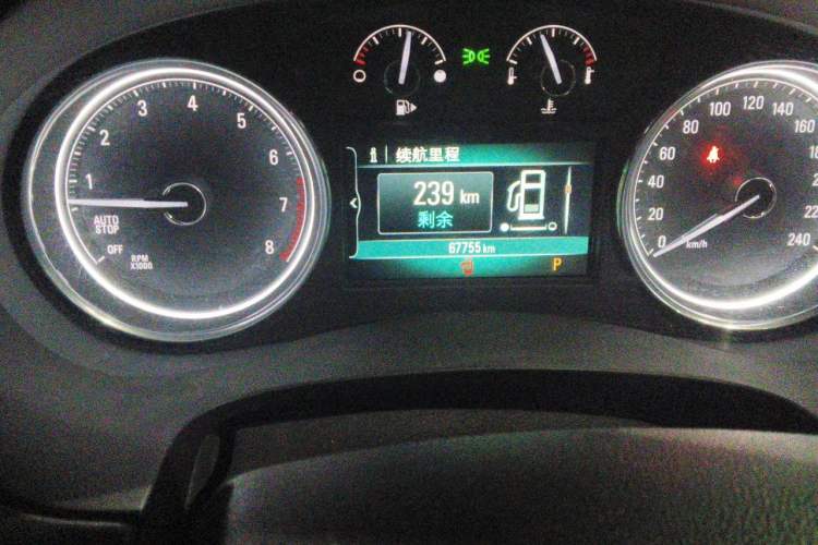 Used Buick LaCrosse 2018 20T Elite Edition Odometer Close Up