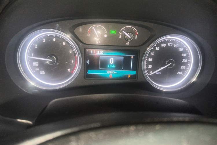 Used Buick LaCrosse 2018 28T Elite Edition Odometer Close Up