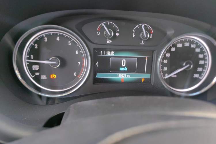 Used Buick LaCrosse 2018 20T Elite Edition Odometer Close Up