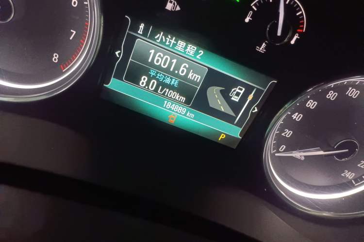Used Buick LaCrosse 2018 20T Elite Edition Odometer Close Up