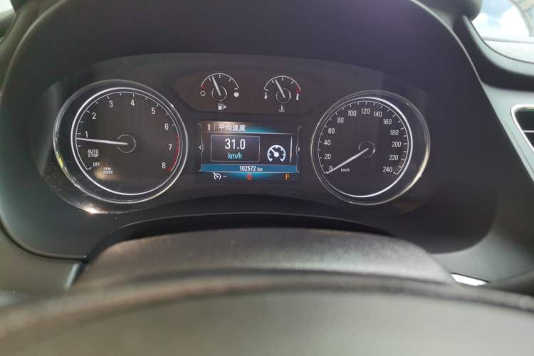 Used Buick LaCrosse 2018 20T Elite Edition Odometer Close Up