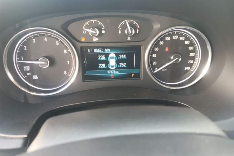 Used Buick LaCrosse 2018 20T Elite Edition Odometer Close Up