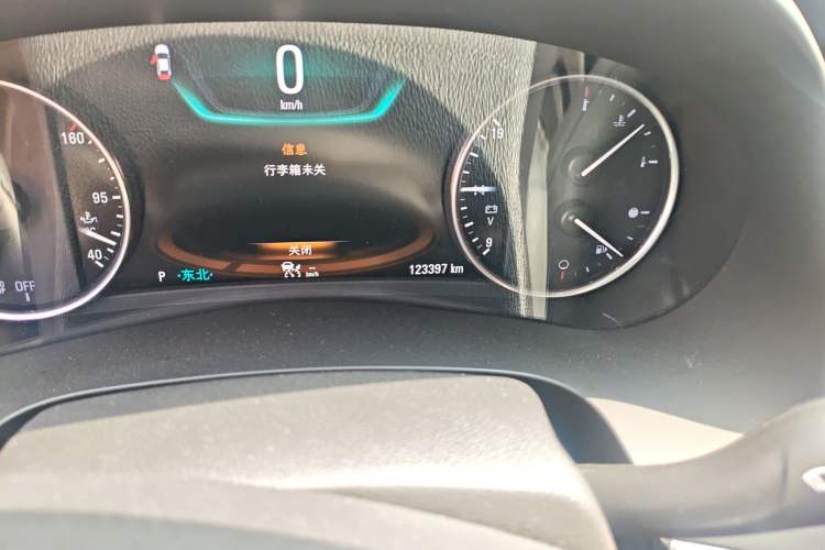 Used Buick LaCrosse 2018 28T Luxury Model Odometer Close Up