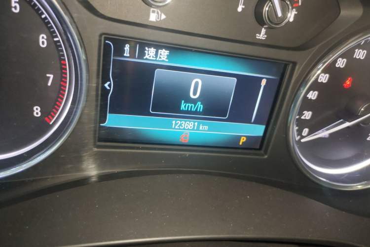 Used Buick LaCrosse 2018 28T Elite Edition Odometer Close Up